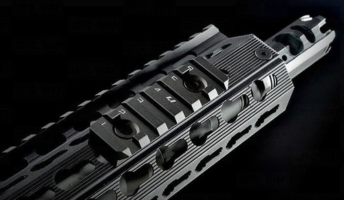 Strike Industries - LINK KeyMod & M-Lok Schiene 6 Schlitze - Schwarz