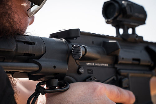 Strike Industries - Dosyłacz zamka AR Extended Forward Assist do AR-15/AR-10 - Czarny - SI-AR-E-FA-BK