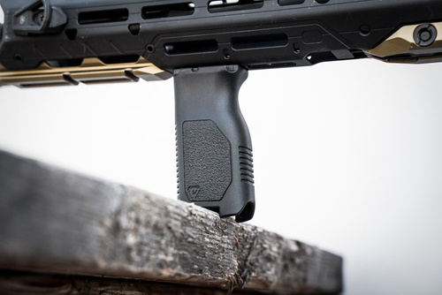 Strike Industries - Chwyt M-LOK Angled Vertical Grip - Long - Czarny - SI-AR-CMAG-L